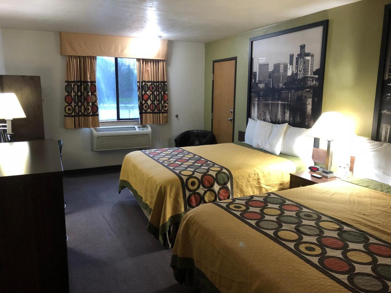 Super 8 By Wyndham Salem Hotel Екстериор снимка