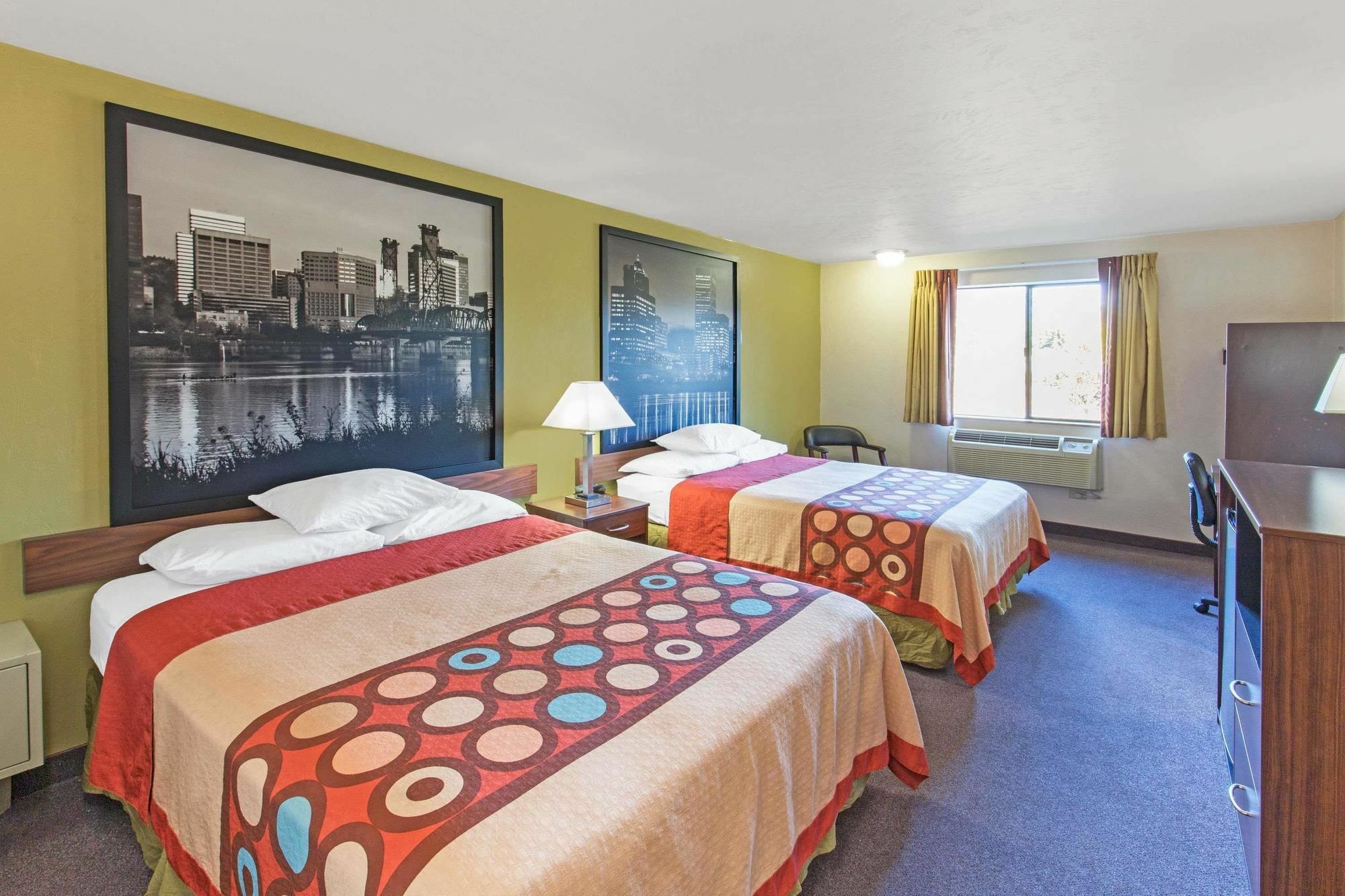 Super 8 By Wyndham Salem Hotel Екстериор снимка