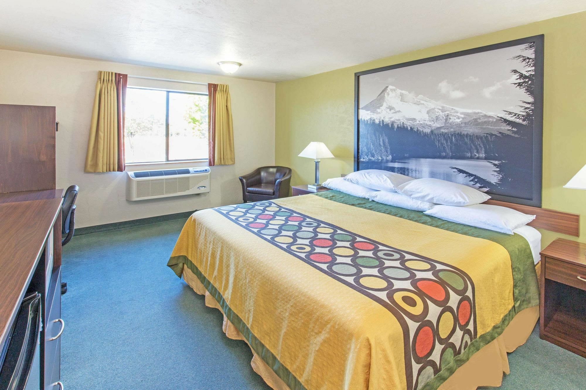 Super 8 By Wyndham Salem Hotel Екстериор снимка